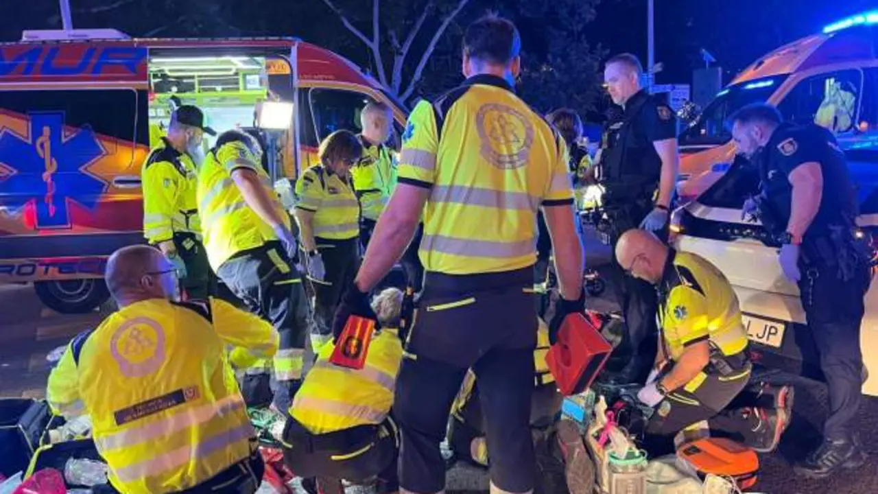 atropello, accidente de tráfico, ambulancia, atropellado, motorista, moto, peatón,