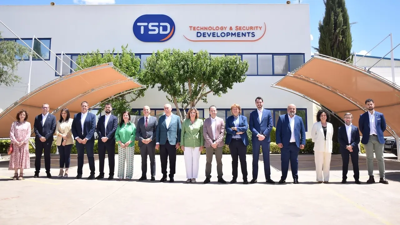La consejera de Economía, Empresas y Empleo, Patricia Franco, ha visitado las instalaciones de TSD en Herencia (Ciudad Real) donde se ha reunido con responsables de la empresa