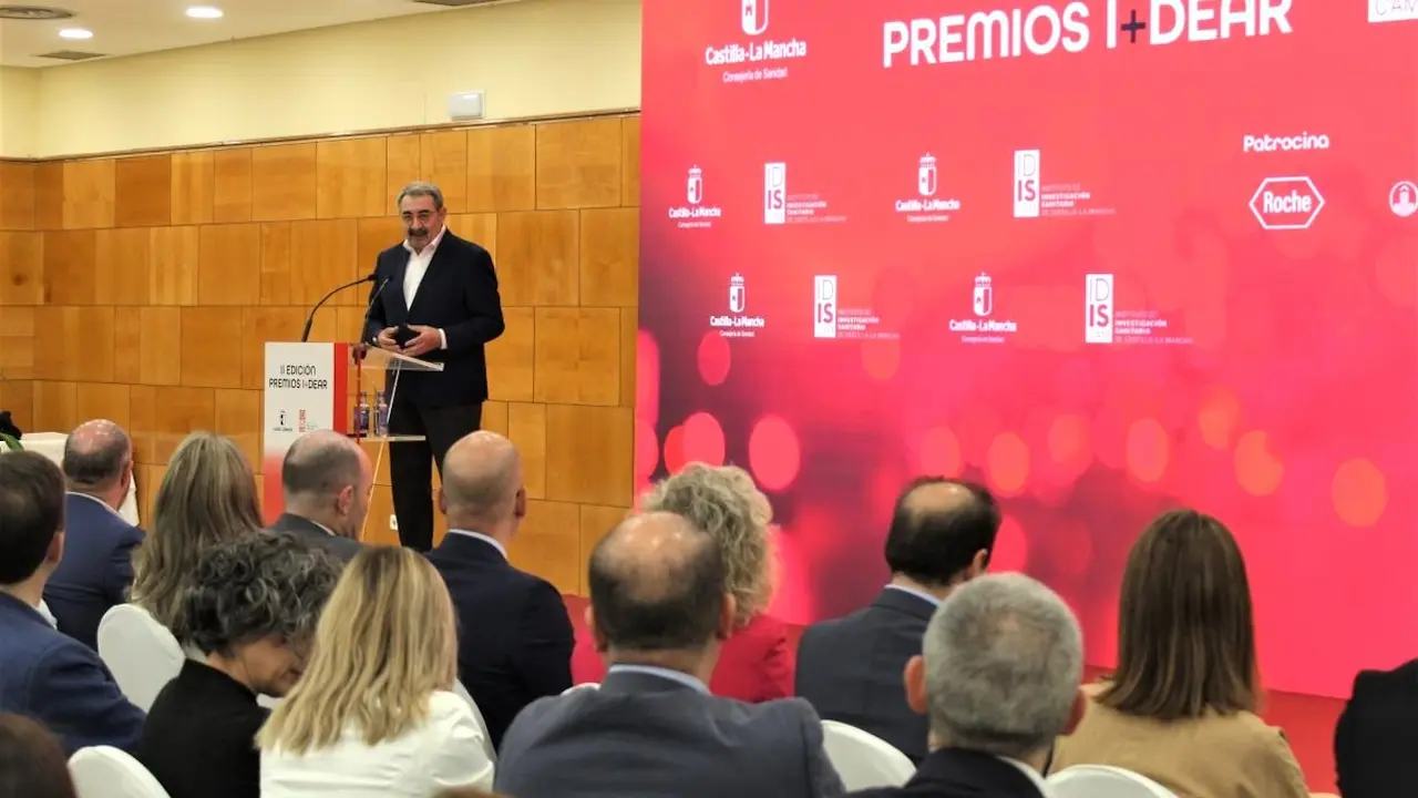 El consejero de Sanidad de Castilla-La Mancha, Jesús Fernández Sanz, durante su intervención en la II Jornada de Innovación I+DEAR organizada por el IDISCAM en Ciudad Real
