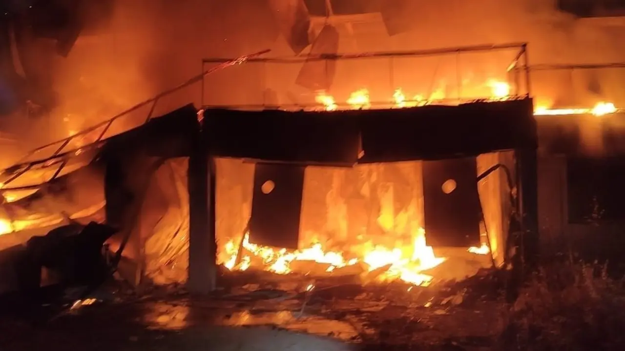 Herido un hombre tras el incendio de un edificio abandonado en Puertollano (Ciudad Real)