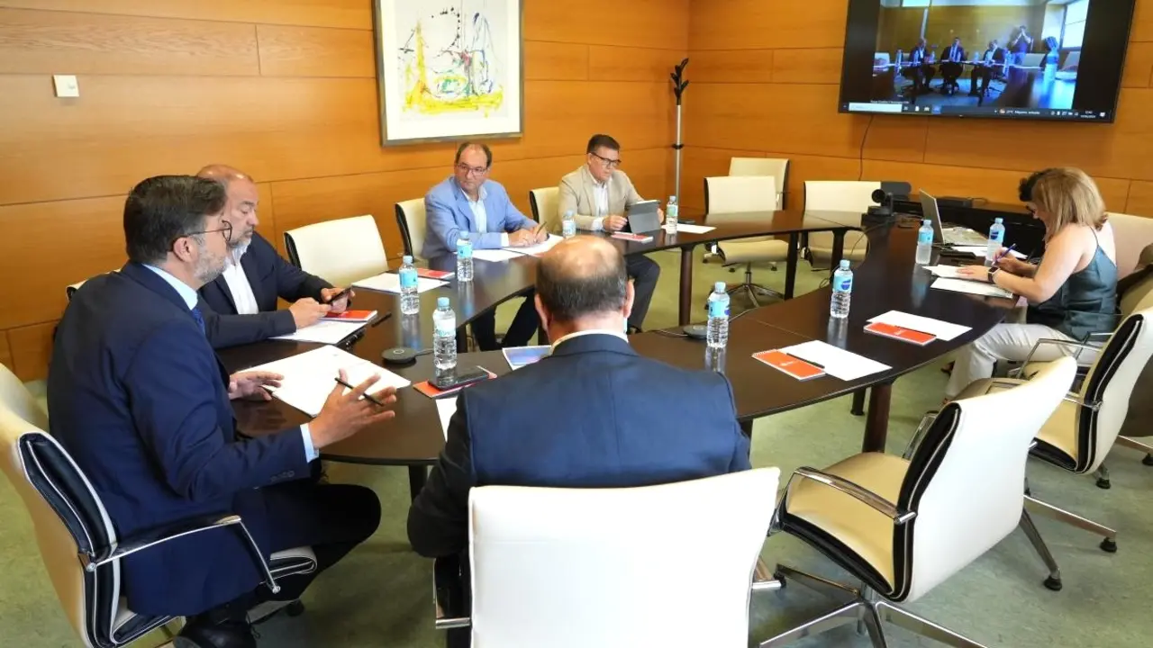 El consejero de Educación, Cultura y Deportes, Amador Pastor, preside la reunión del patronato dl Parque Científico y Tecnológico de Castilla-La Mancha