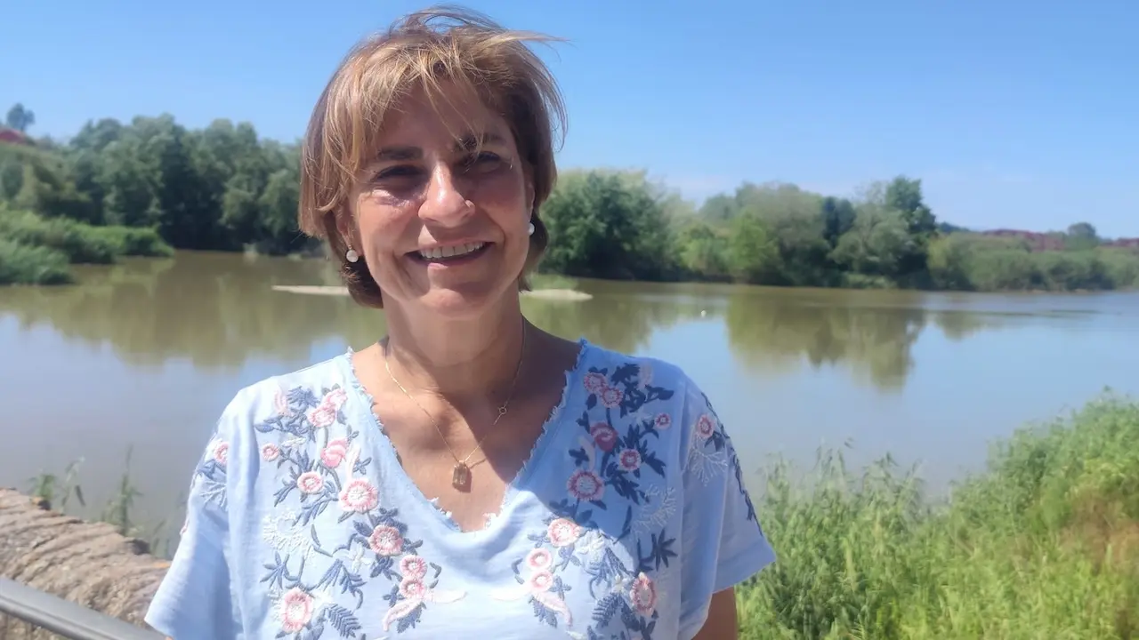 La diputada autonómica del PSOE de Castilla-La Mancha, Paloma Sánchez, atendiendo a los medios este domingo en Talavera de la Reina (Toledo)