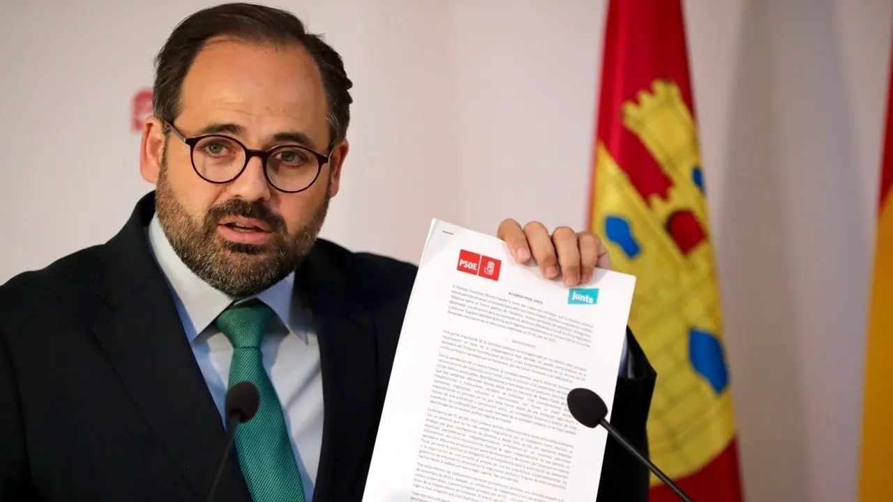 El presidente del PP de Castilla-La Mancha, Paco Núñez, durante la rueda de prensa que ha ofrecido en el Parlamento regional