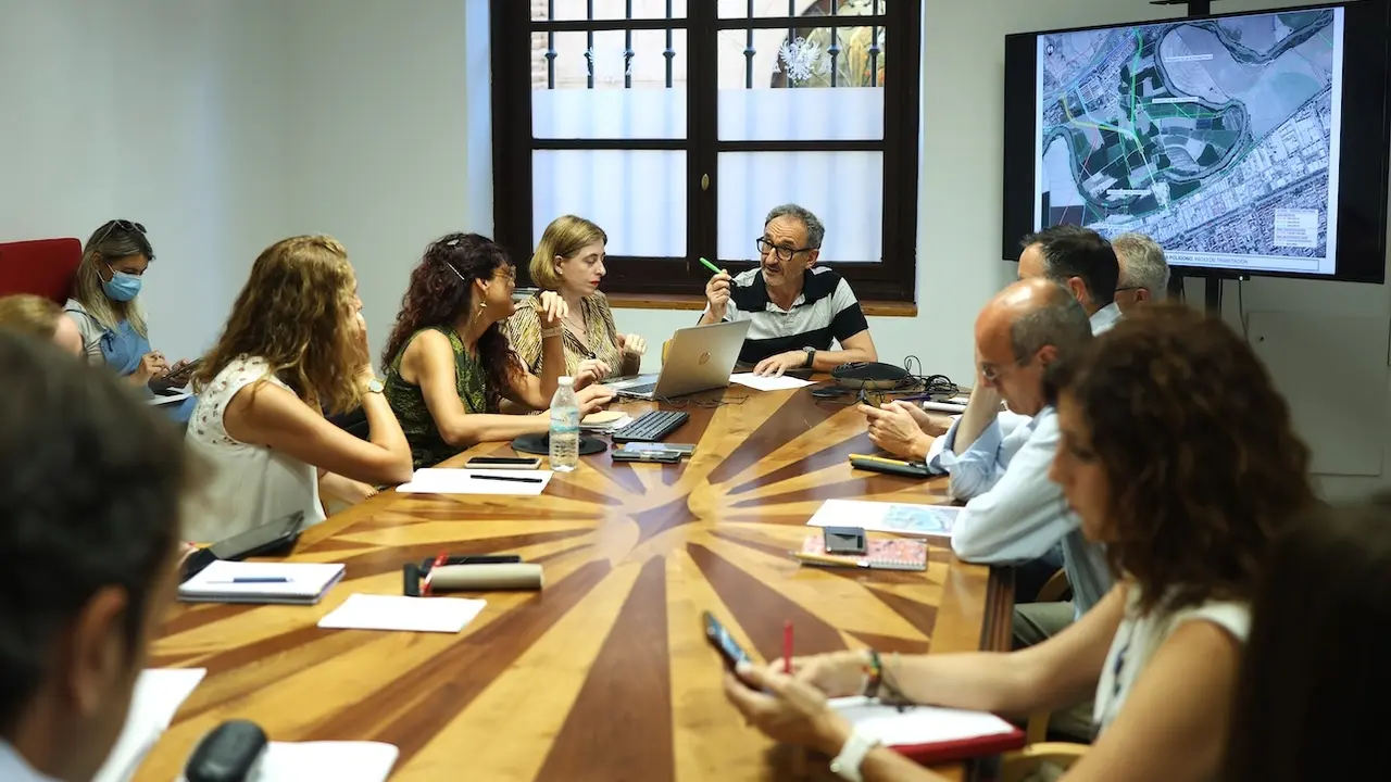 En la imagen un instante de la reunión de la Comisión de Urbanismo del Ayuntamiento de Toledo
