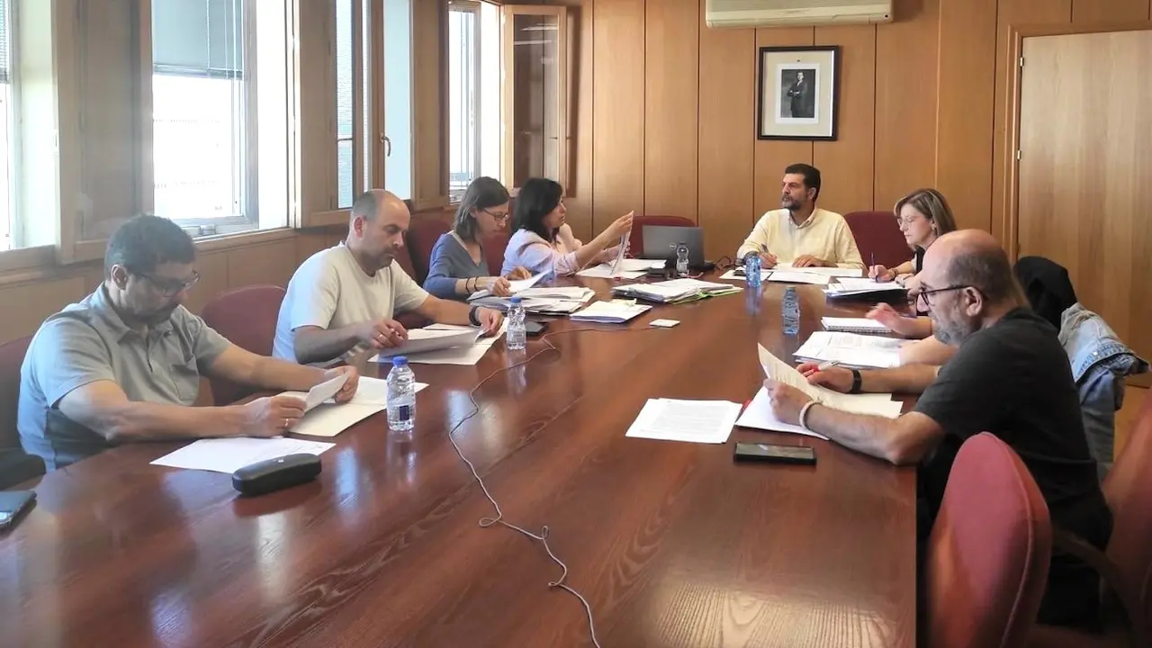 El delegado de Fomento en la provincia de Ciudad Real, Manuel Martínez López-Alcorocho, preside la reunión de la Comisión de Vivienda
