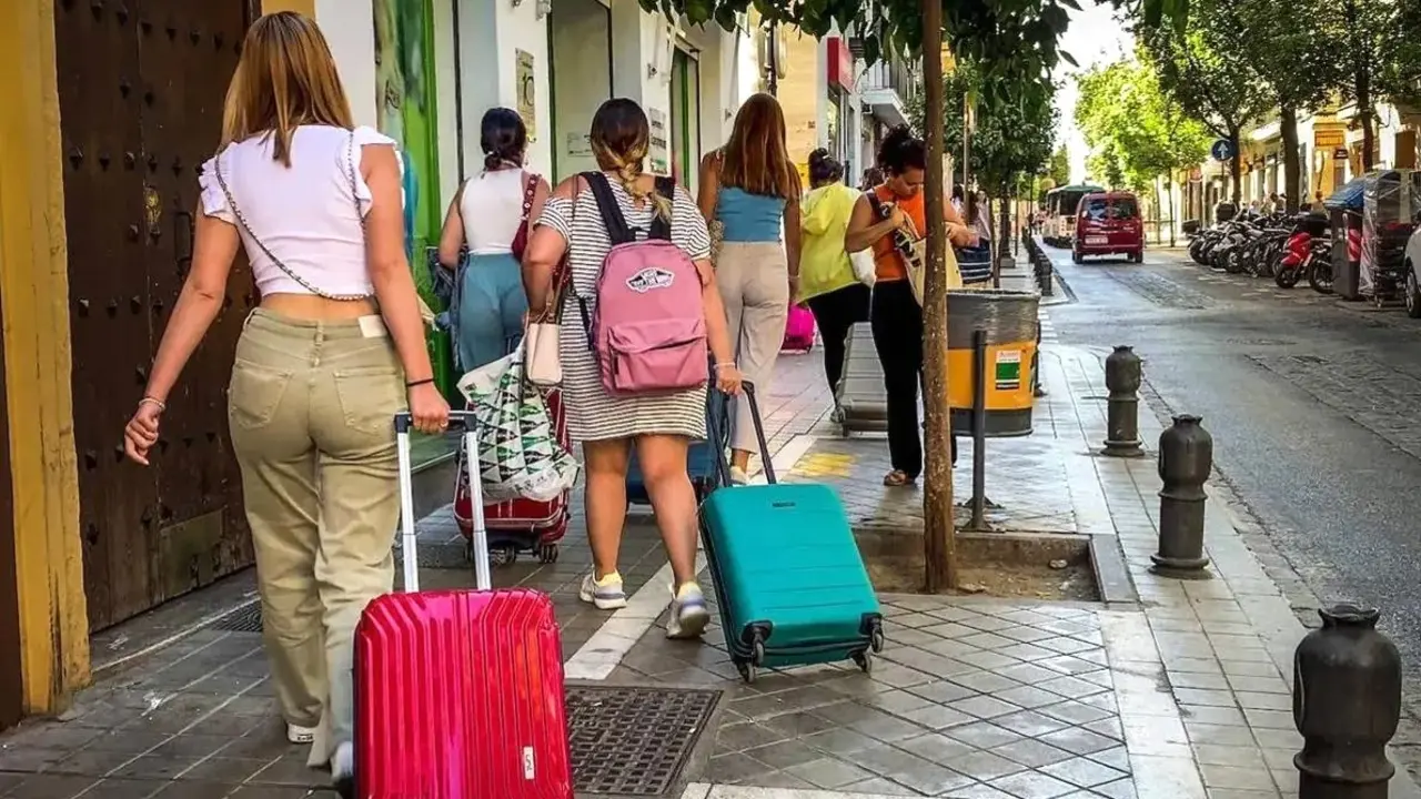 turismo, turistas, viajeros, pisos turísticos, alojamientos,