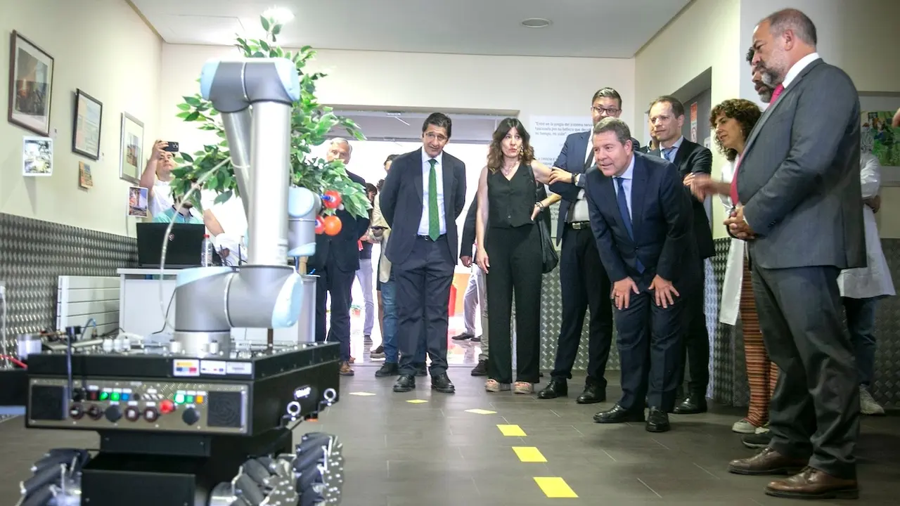 El presidente de Castilla-La Mancha, Emiliano García-Page, ha visitado, en Ciudad Real, el Instituto Regional de Investigación Científica Aplicada (IRICA)