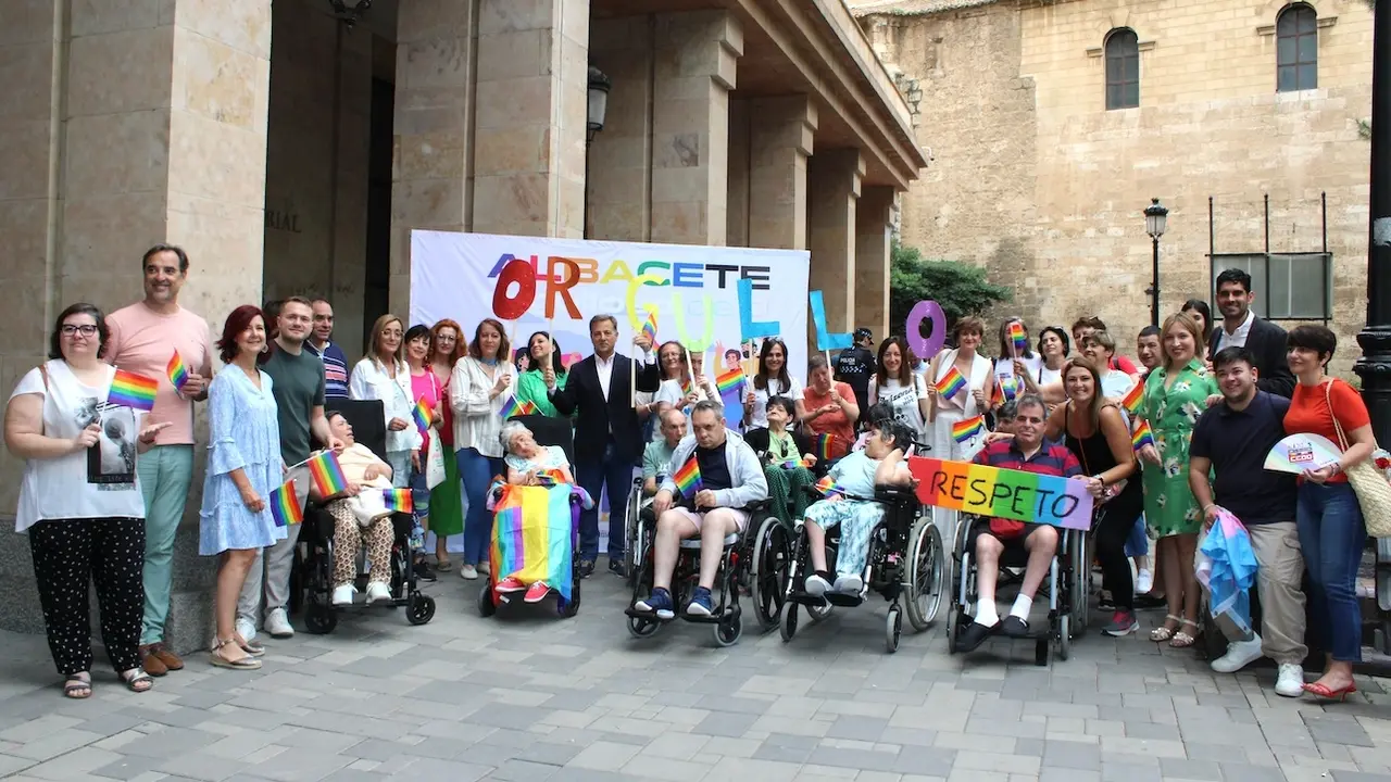 Serrano reitera el compromiso "inquebrantable" de Albacete con la igualdad y la diversidad