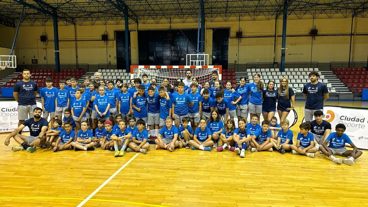 Comienzan los campus deportivos de Baloncesto y Balonmano en Ciudad Real