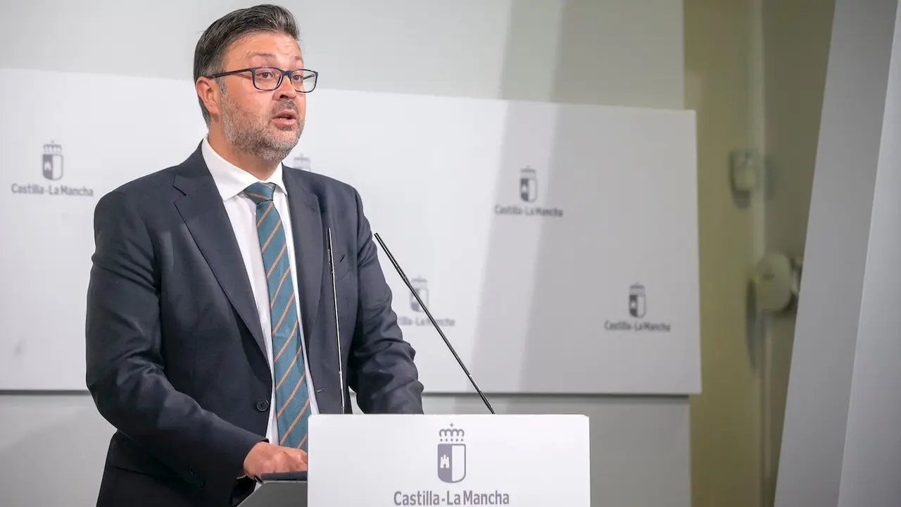 El consejero de Educación, Cultura y Deportes, Amador Pastor, ha informado en rueda de prensa de asuntos de su departamento abordados en el Consejo de Gobierno