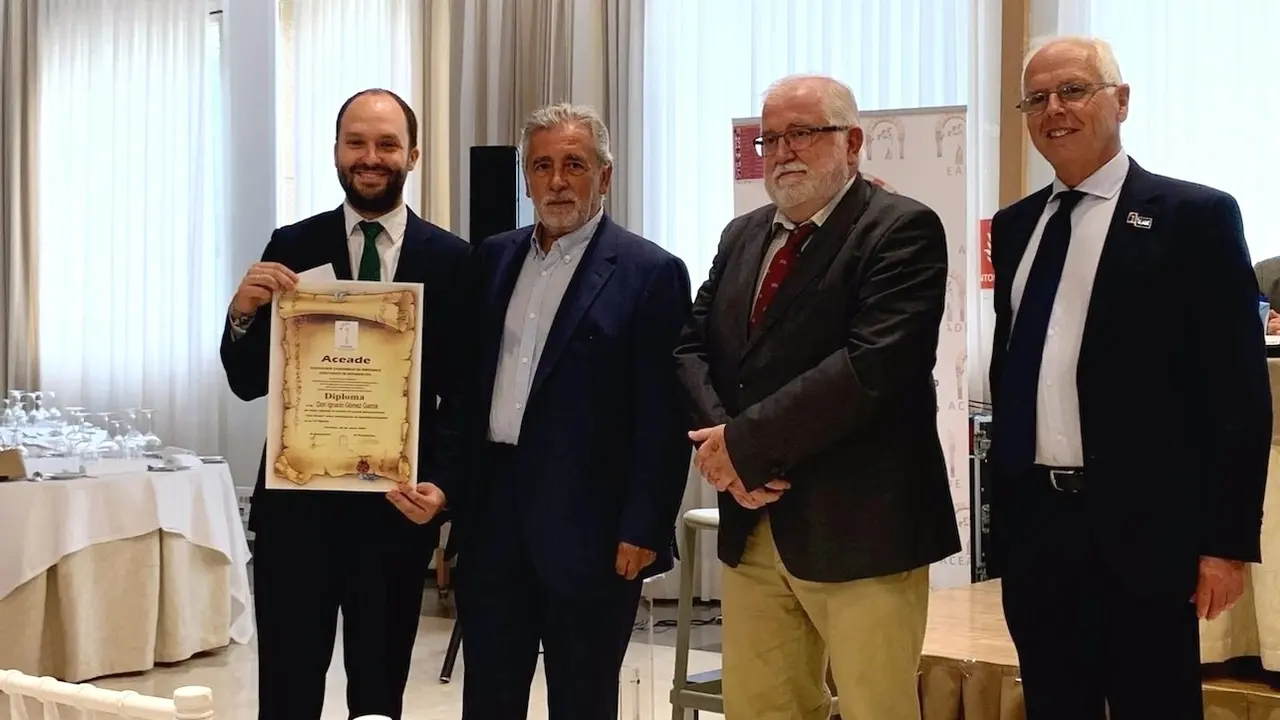 El reumatólogo Castro Corredor, premiado por un trabajo sobre la espondiloartritis