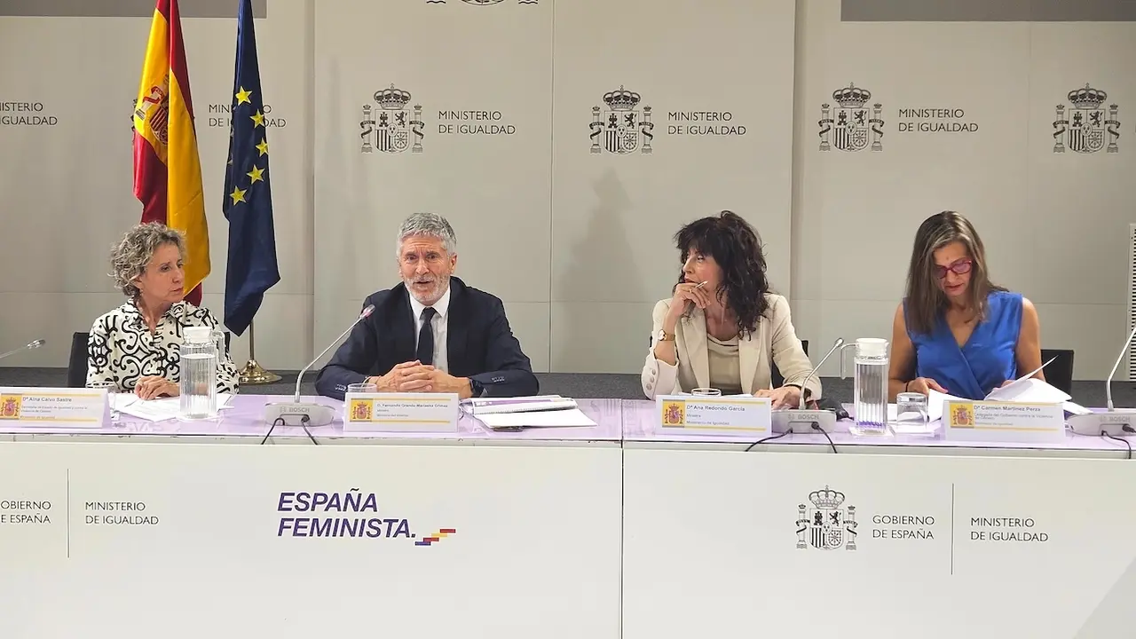 La secretaria de Estado para la Igualdad y la Erradicación de la Violencia, Aina Calvo; el ministro del Interior, Fernando Grande-Marlaska; la ministra de Igualdad, Ana Redondo, y la delegada del Gobierno contra la Violencia de Género, Carmen Martínez