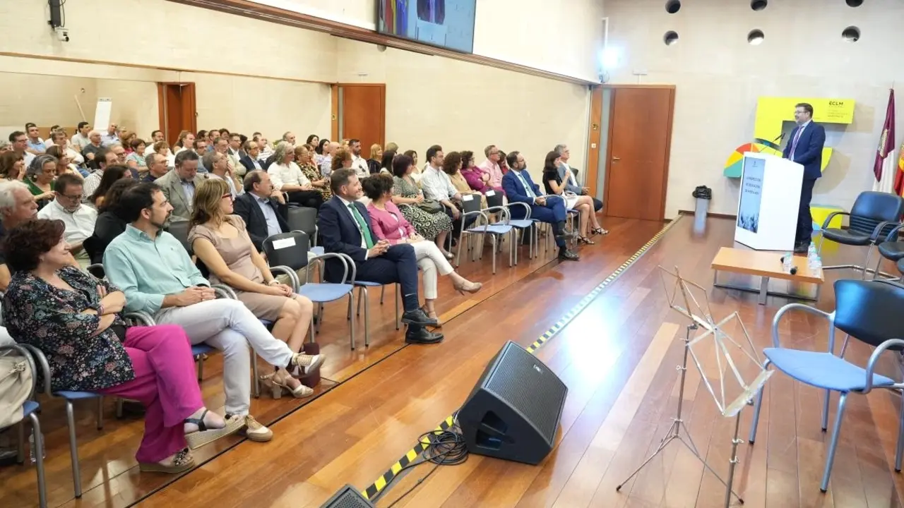 La sede de la Consejería acoge la exposición ‘La inspección de educación de ayer a hoy’