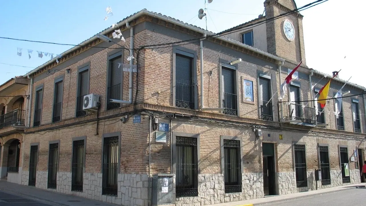 En la imagen de archivo el Ayuntamiento de La Mata (Toledo)