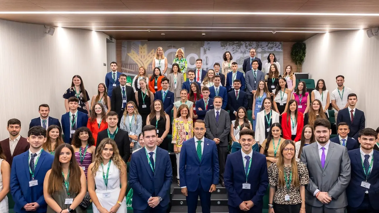 Globalcaja recibe a los estudiantes del Programa de Oportunidad al Talento