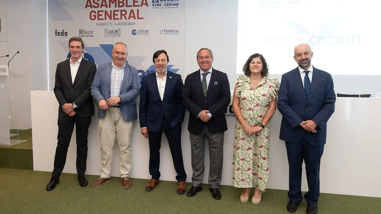 El presidente de la Confederación Empresarial de Castilla-La Mancha (Cecam), Ángel Nicolás, ha presidido en la sede de Feda en Albacete la Asamblea General de la organización