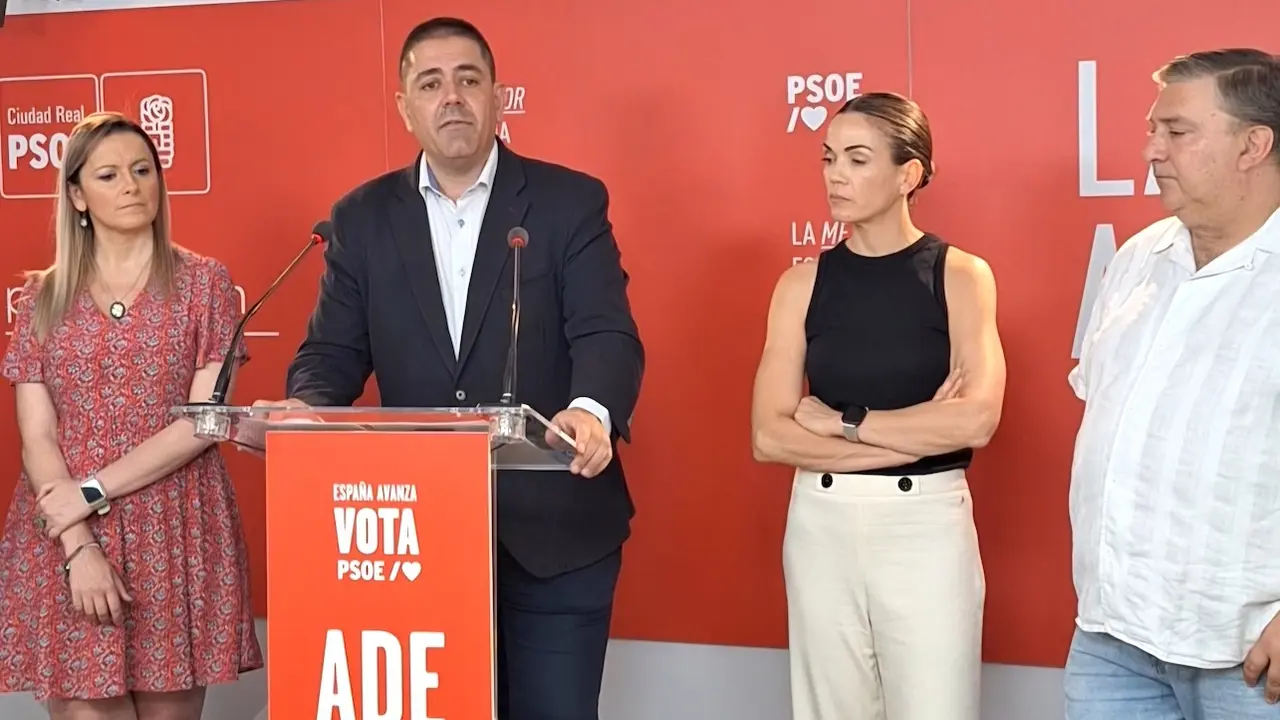 El portavoz del PSOE en la Diputación Provincial de Ciudad Real, José Manuel Bolaños, durante la rueda de prensa que ha ofrecido para hacer balance del primer año de gobierno de PP-Vox en la institución provincial