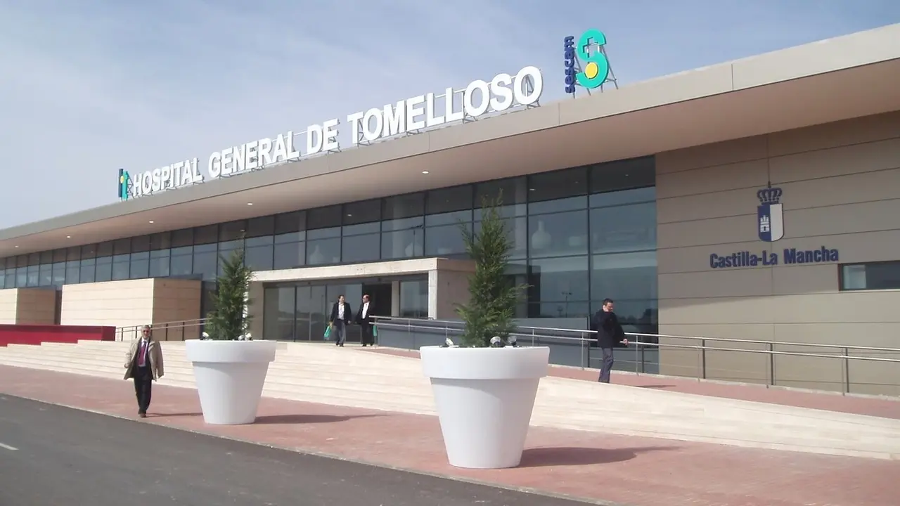 En la imagen de archivo el Hospital de Tomelloso (Ciudad Real) donde ha sido trasladado el hombre herido por arma blanca