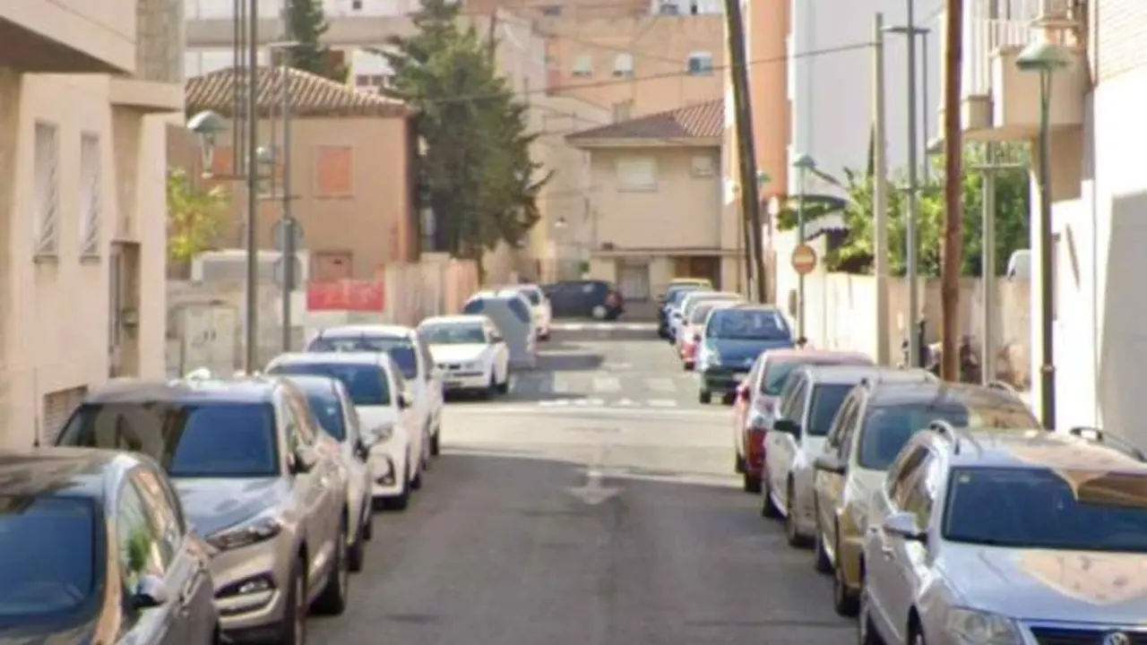 Ataca a un hombre con quien tenía disputas y le clava un cuchillo en la espalda