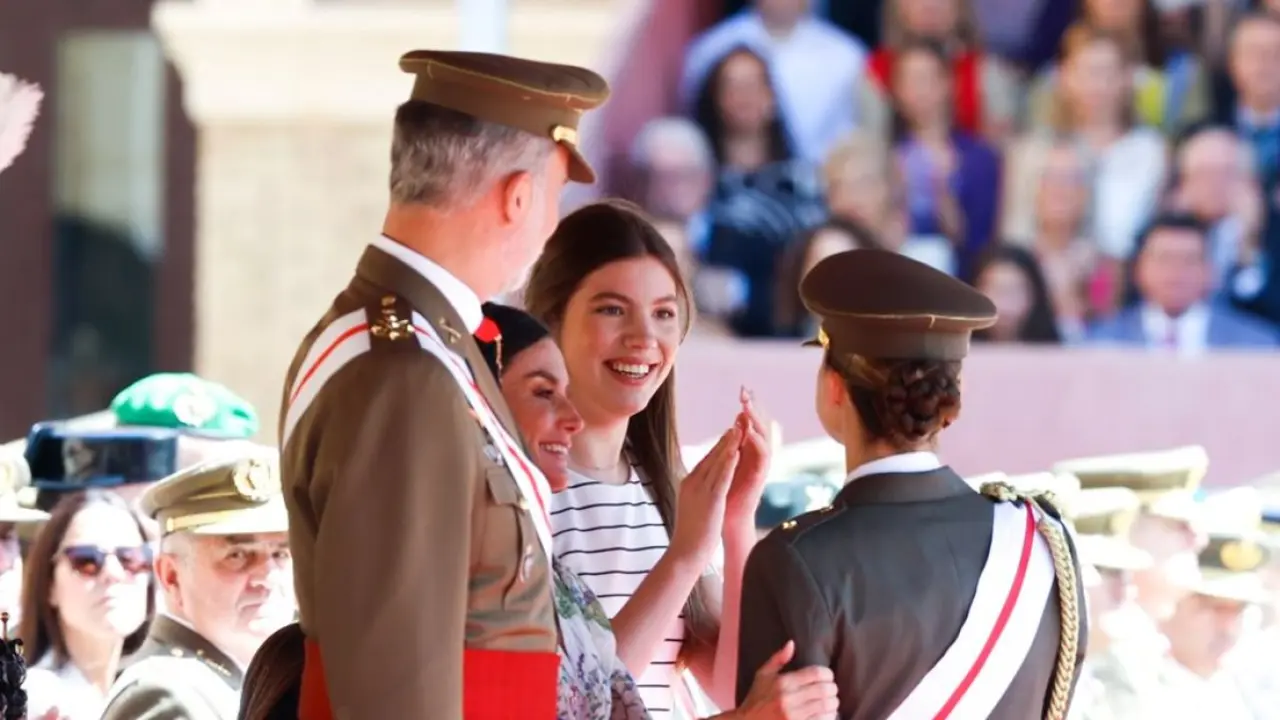 En la imagen los reyes de España Felipe VI y Letizia junto a sus hijas la princesa Leonor y la infanta Sofía