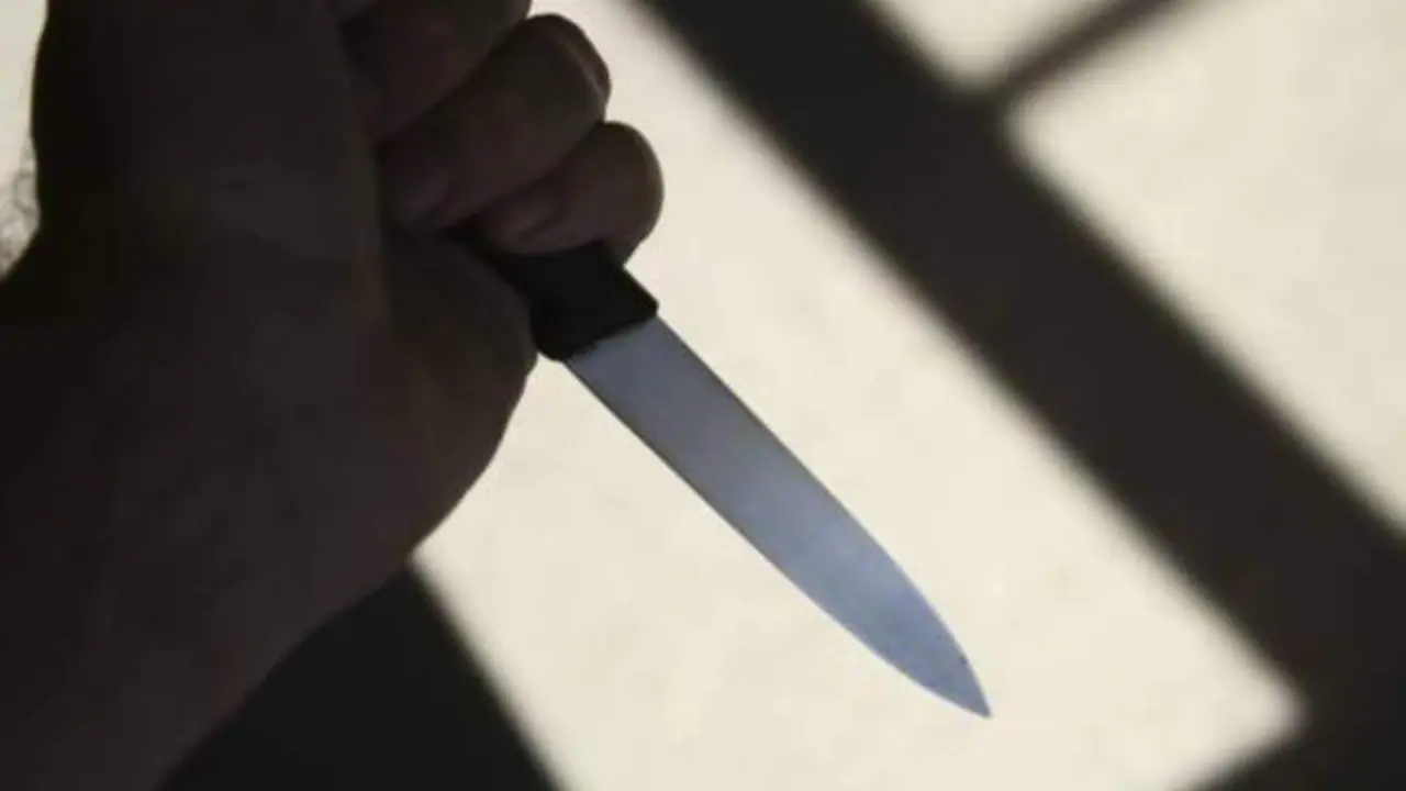 Un banda juvenil mutila a un niño de 11 años grabándole unas letras con un cuchillo