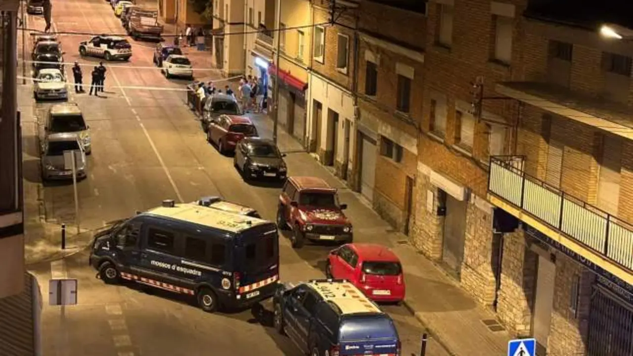 Al menos 3 heridos graves en una pelea con armas blancas en medio de la calle, tiroteo, reyerta,