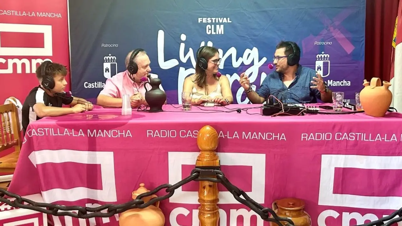 La consejera portavoz del Gobierno regional, Esther Padilla, ha asistido en Sartajada (Toledo) al Festival 'Living Rural Castilla-La Mancha'