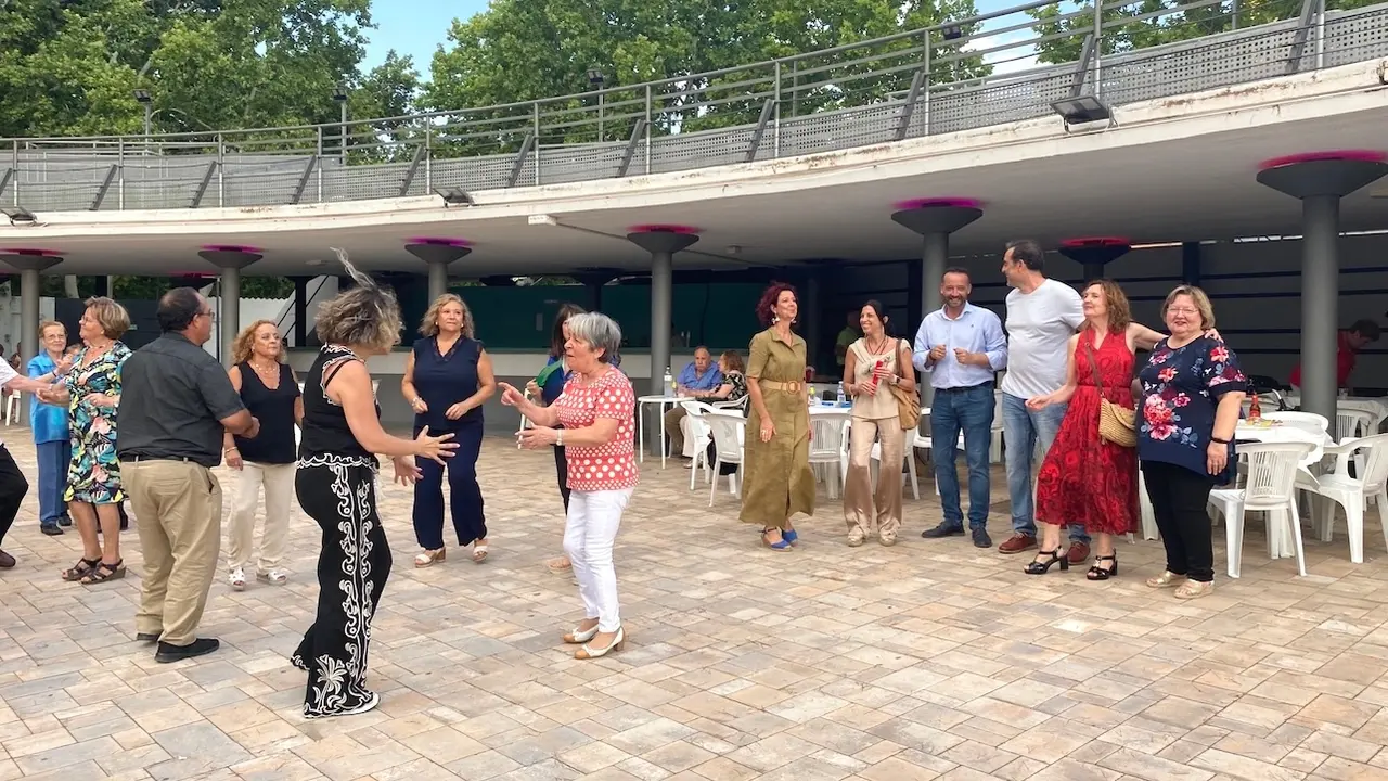 Arrancan las verbenas de verano para mayores en la Caseta de los Jardinillos