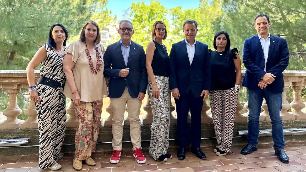El alcalde de Albacete, Manuel Serrano, se reúne con Afanion y pide más investigación frente al cáncer infantil