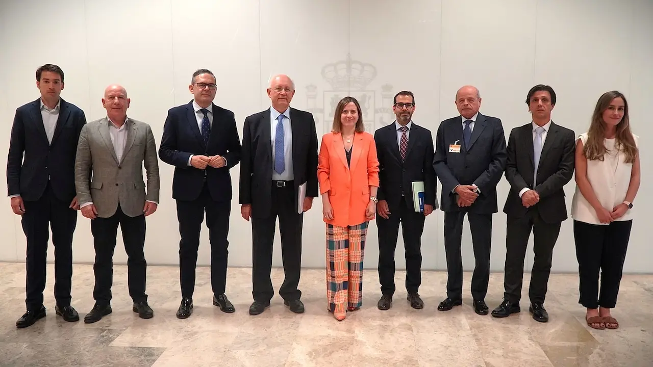 La secretaria de Estado de Comercio, Amparo López, se ha reunido este lunes con las diferentes asociaciones que representan al sector y la industria de la carne de cerdo en España