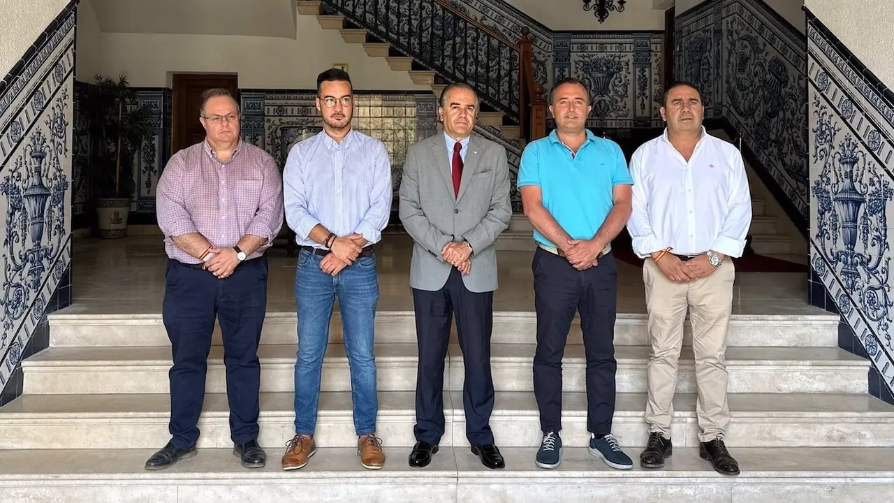 El alcalde de Talavera de la Reina (Toledo), José Julián Gregorio, ha mantenido una reunión con los alcaldes de Cazalegas y Pepino