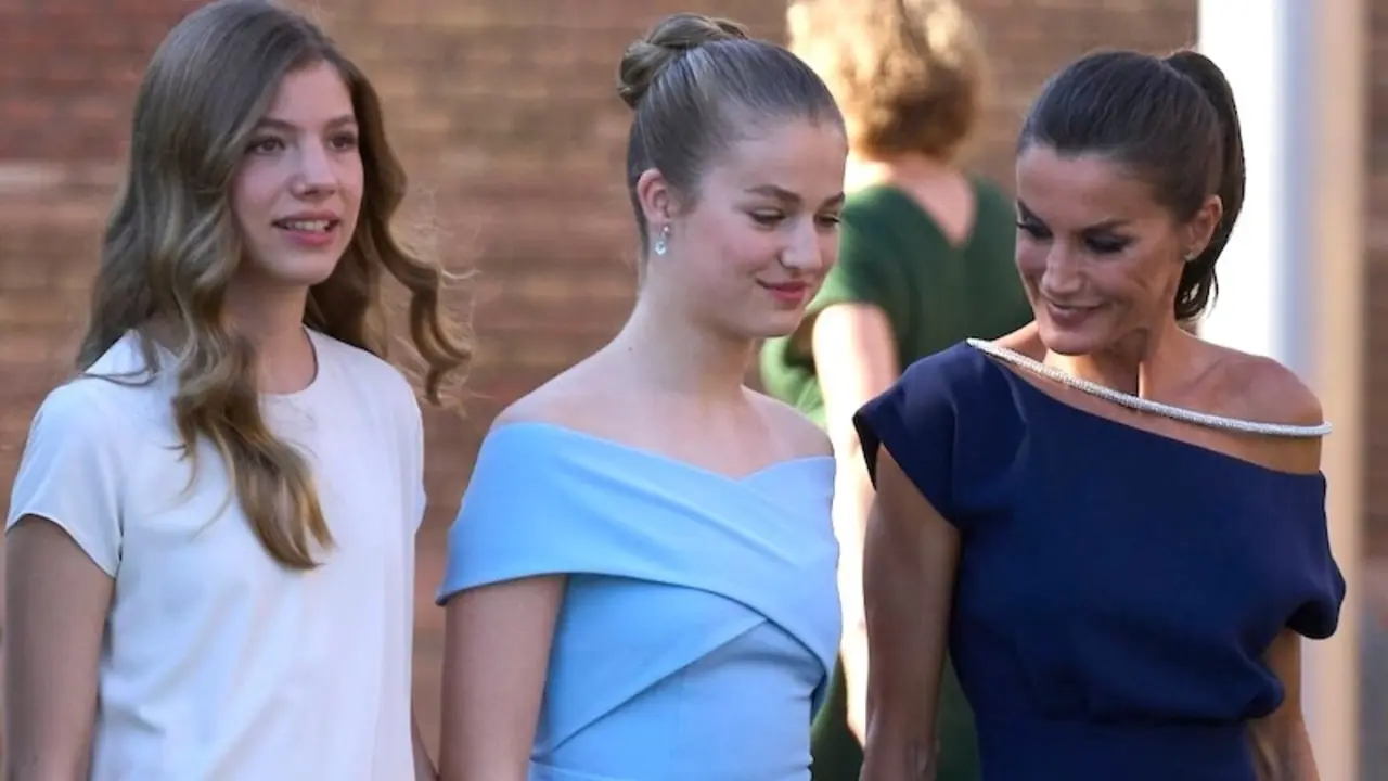En la imagen de archivo la reina Letizia junto a sus hijas la princesa Leonor y la infanta Sofía