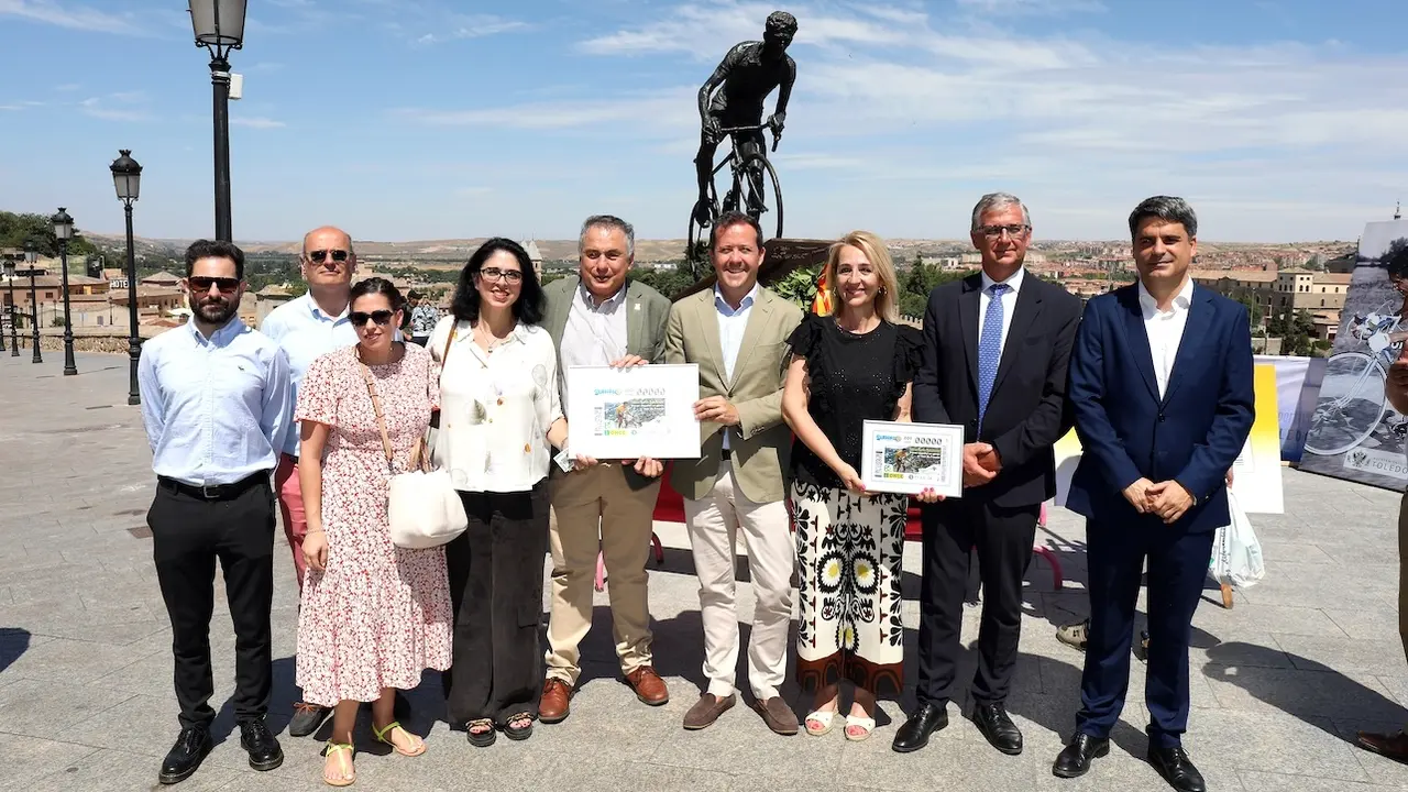 La estatua de Bahamontes restaurada vuelve a lucir en el Miradero de Toledo