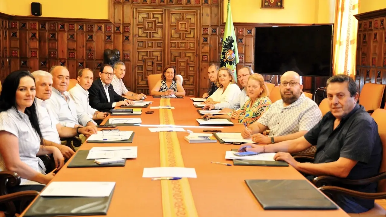En la imagen un instante de la reunión de la Junta de Gobierno de la Diputación Provincial de Toledo que preside Conchi Cedillo