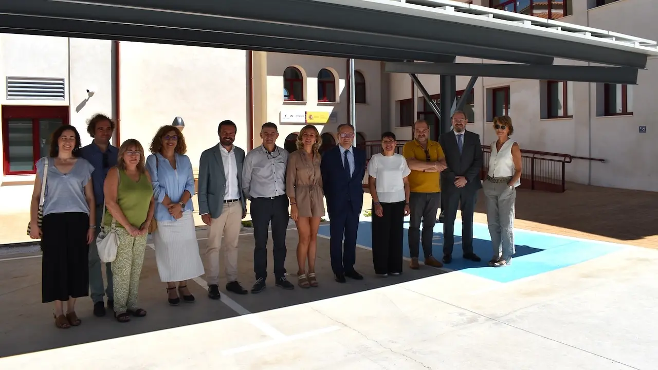 El consejero de Hacienda, Administraciones Públicas y Transformación Digital, Juan Alfonso Ruiz Molina, ha visitado el nuevo Edificio de Usos Múltiples de la Junta de Comunidades en Sigüenza (Guadalajara), una vez finalizadas las obras de rehabilitación