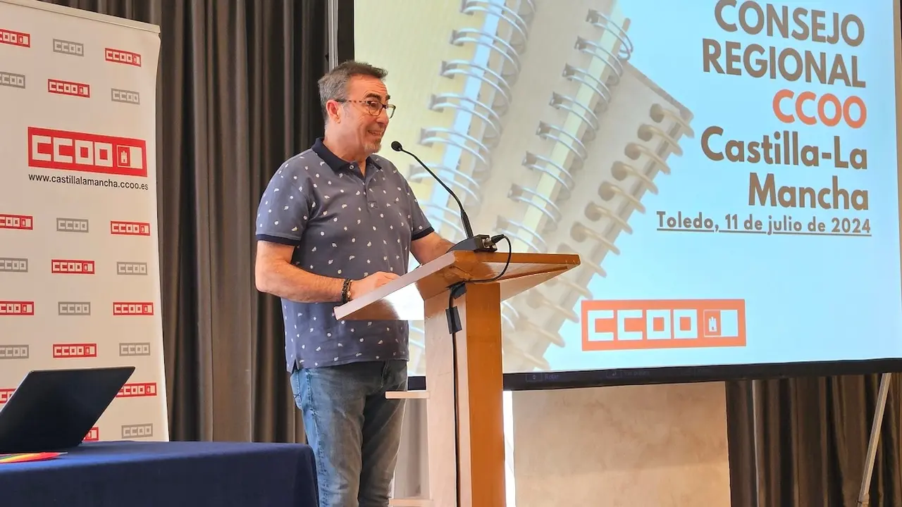 El secretario regional de CCOO, Paco de la Rosa, durante su intervención este jueves en el Consejo Regional del sindicato celebrado en Toledo