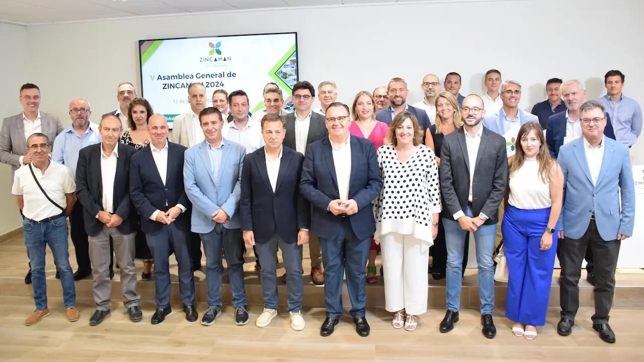 La consejera de Economía, Empresas y Empleo, Patricia Franco, ha clausurado la asamblea general de Zincaman, que se ha celebrado en la sede de la Asociación de Empresarios de Campollano