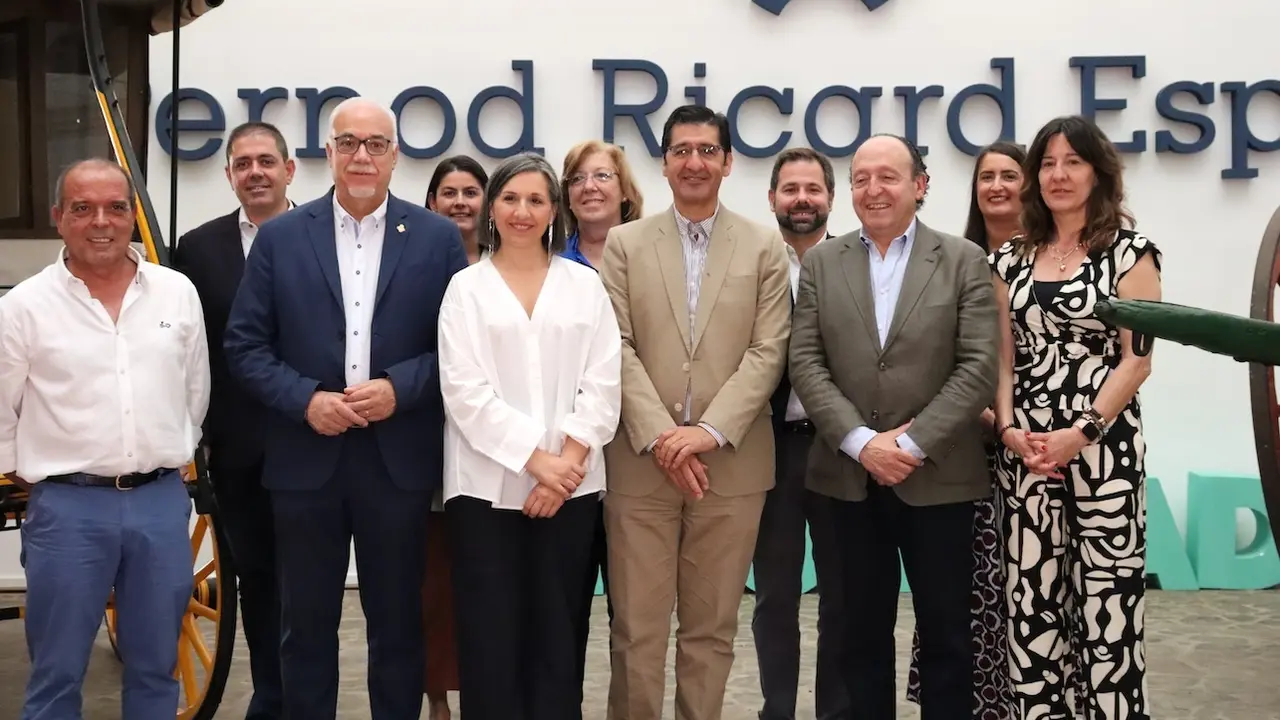 El vicepresidente segundo del Gobierno de Castilla-La Mancha, José Manuel Caballero, durante la visita que ha realizado a la empresa Pernod Ricard
