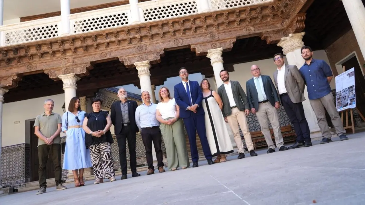 El consejero de Educación, Cultura y Deportes de Castilla-La Mancha, Amador Pastor, durante la visita que ha realizado al IES ‘Liceo Caracense’ de Guadalajara