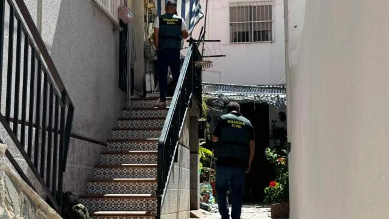 Apuñala a su pareja en el pecho y se intenta quitar la vida cortándose el cuello