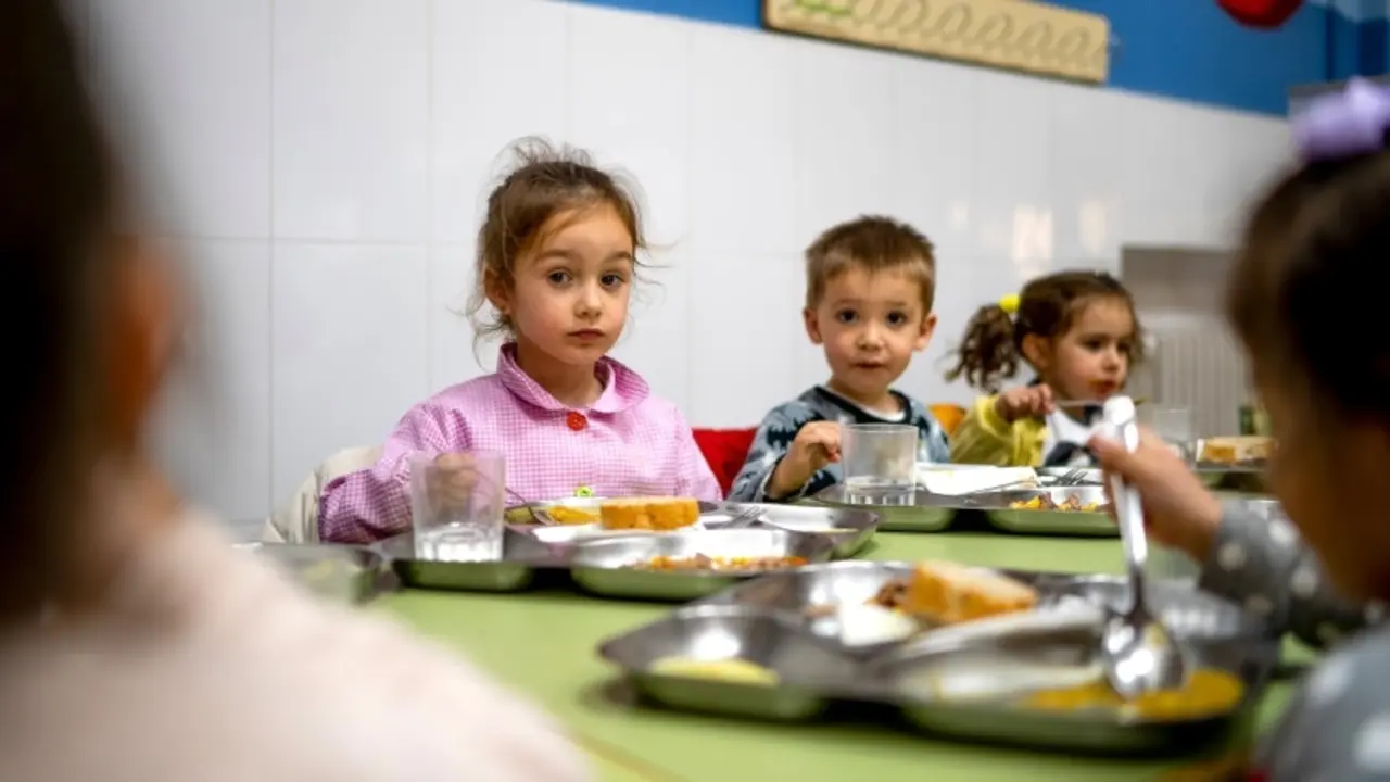 En la imagen de archivo menores en un comedor escolar, comedores escolares,