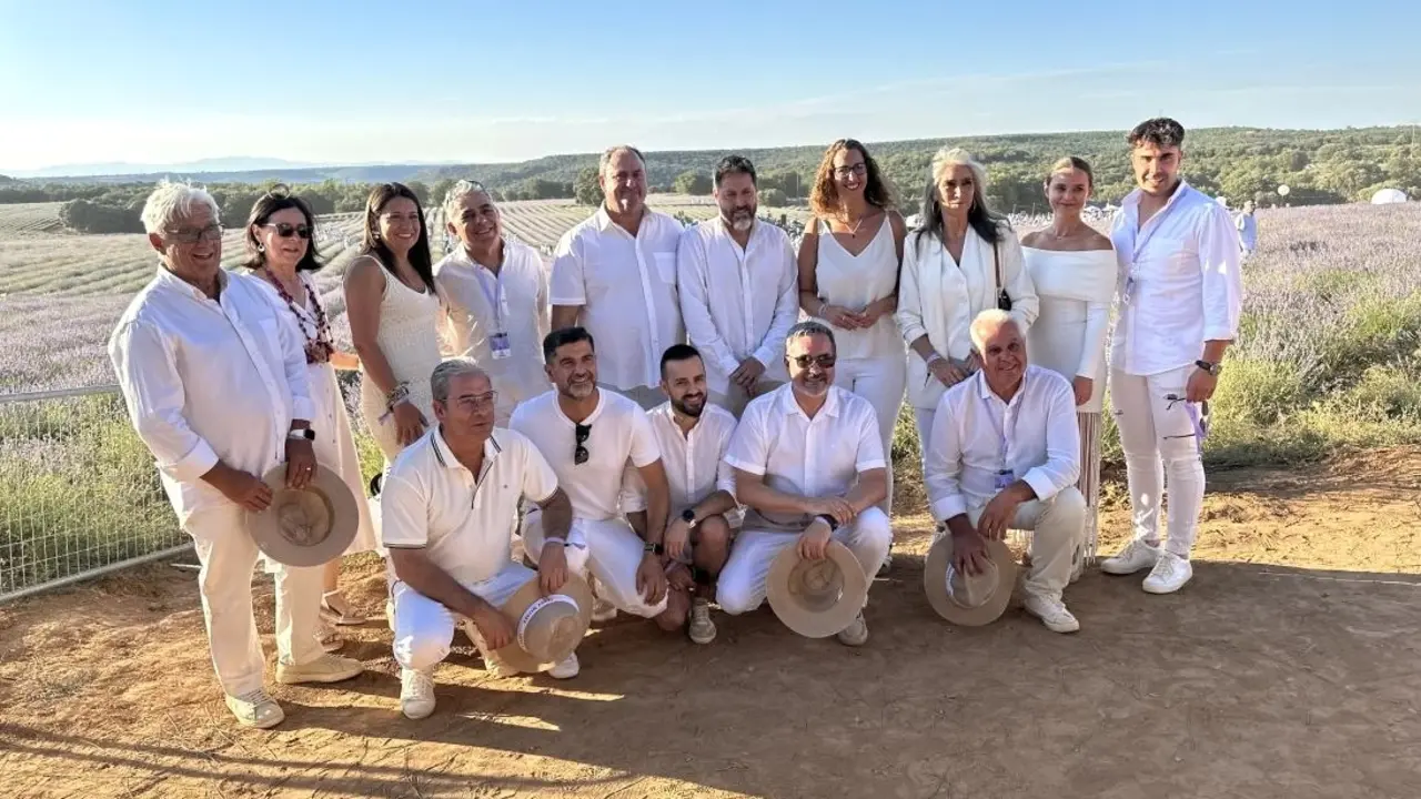 El consejero de Agricultura, Ganadería y Desarrollo Rural, Julián Martínez Lizán, ha asisto al Festival de la Lavanda en la localidad de Brihuega (Guadalajara)