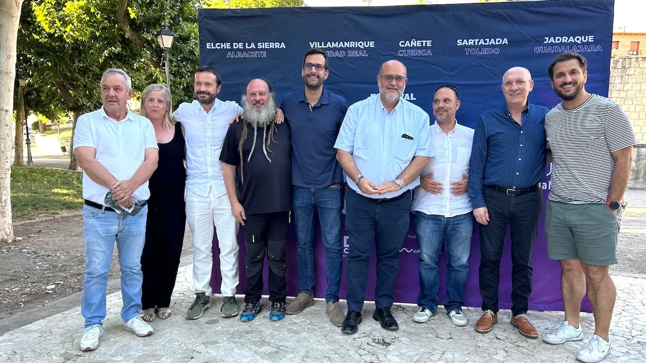El vicepresidente primero de Castilla-La Mancha, José Luis Martínez Guijarro, participa en el programa de Radio Castilla-La Mancha con motivo del festival ‘Living Rural’ en la localidad de Jadraque (Guadalajara)
