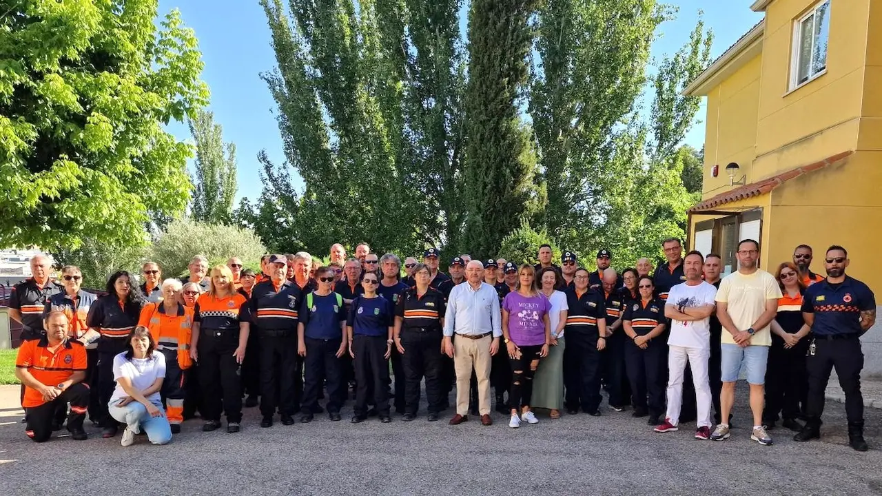 Voluntarios de Protección Civil se forman en la normativa sobre festejos taurinos y el uso de artefactos pirotécnicos