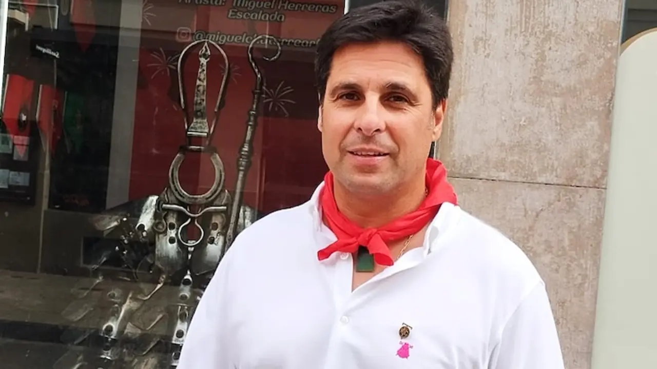 Los amigos y la atractiva joven con la que Fran Rivera se divirtió en un local de ocio