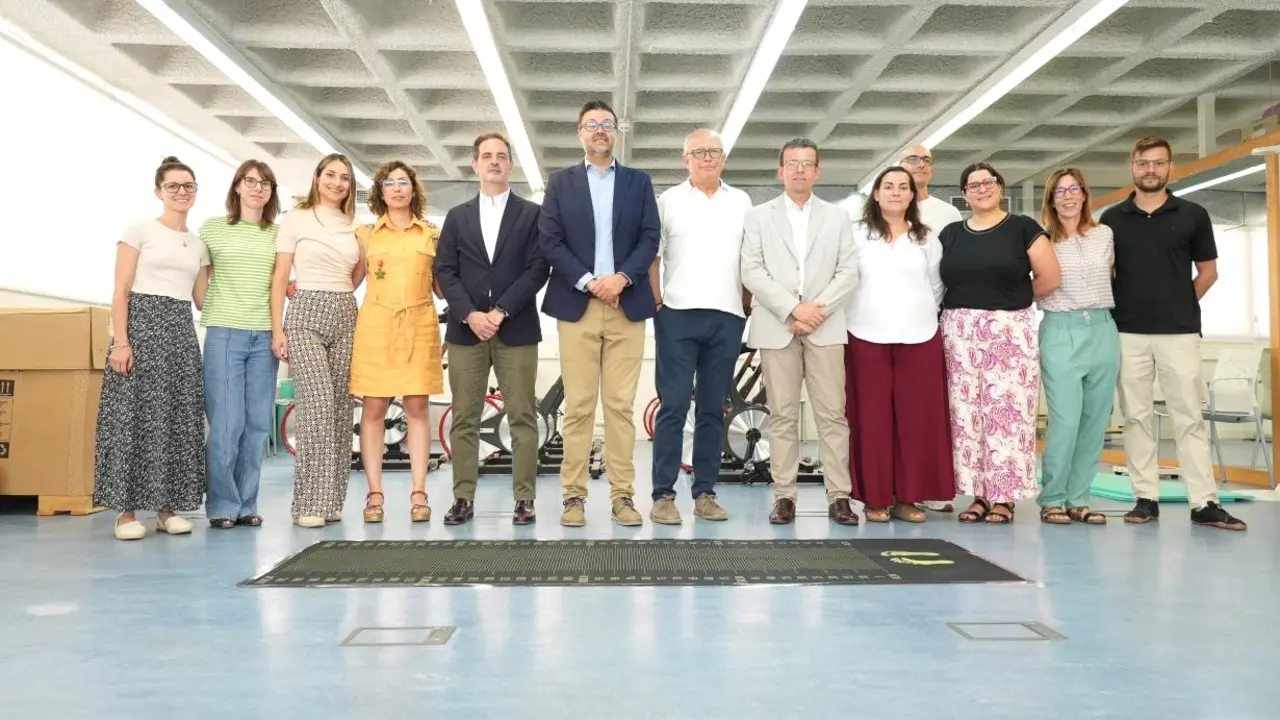 El consejero de Educación, Cultura y Deportes, Amador Pastor, durante la visita que ha realizado al Centro de Estudios Sociosanitarios