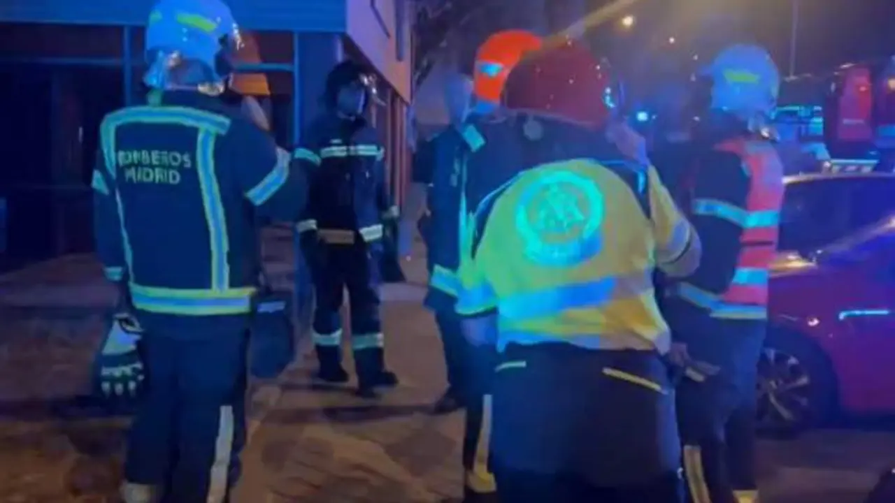 2 muertos y 9 heridos, entre ellos 2 menores, al incendiarse un bloque de pisos