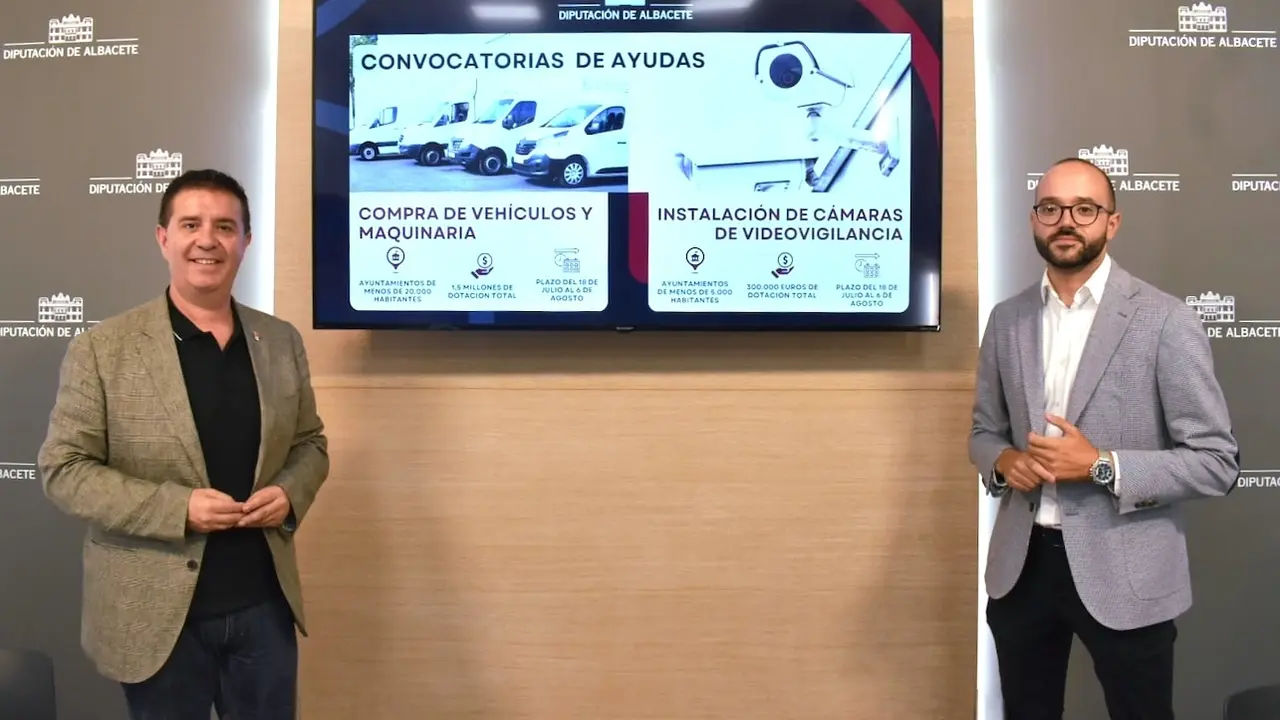 El presidente de la Diputación de Albacete, Santiago Cabañero, y el vicepresidente, Fran Valera, han presentado nuevas ayudas municipales
