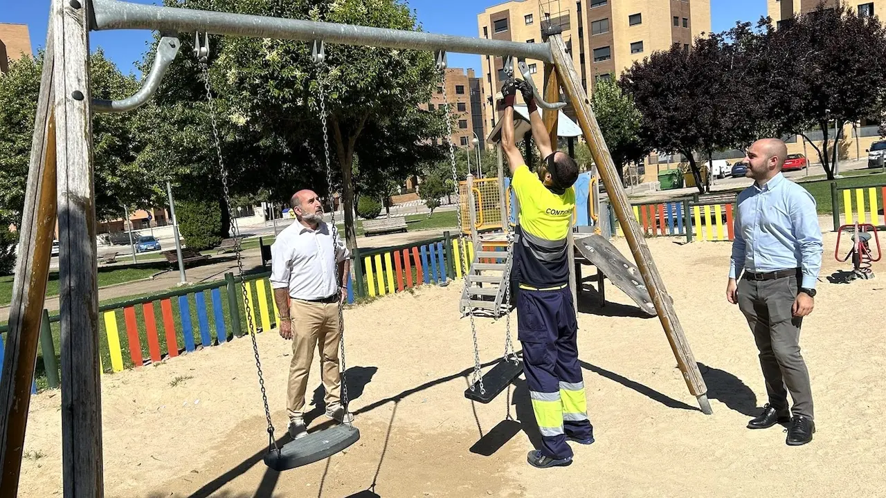 Arranca el Plan de Mantenimiento de Áreas Infantiles del Ayuntamiento de Cuenca