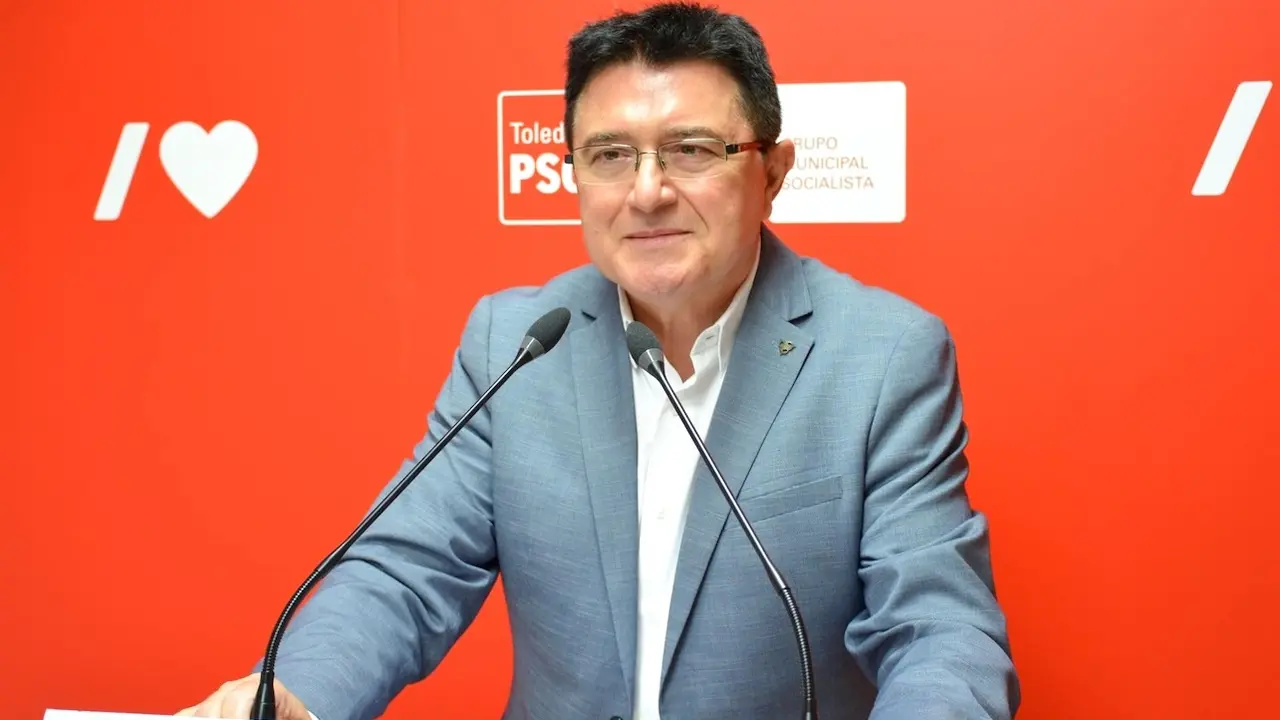 El concejal del PSOE en el Ayuntamiento de Toledo, Teo García, en rueda de prensa